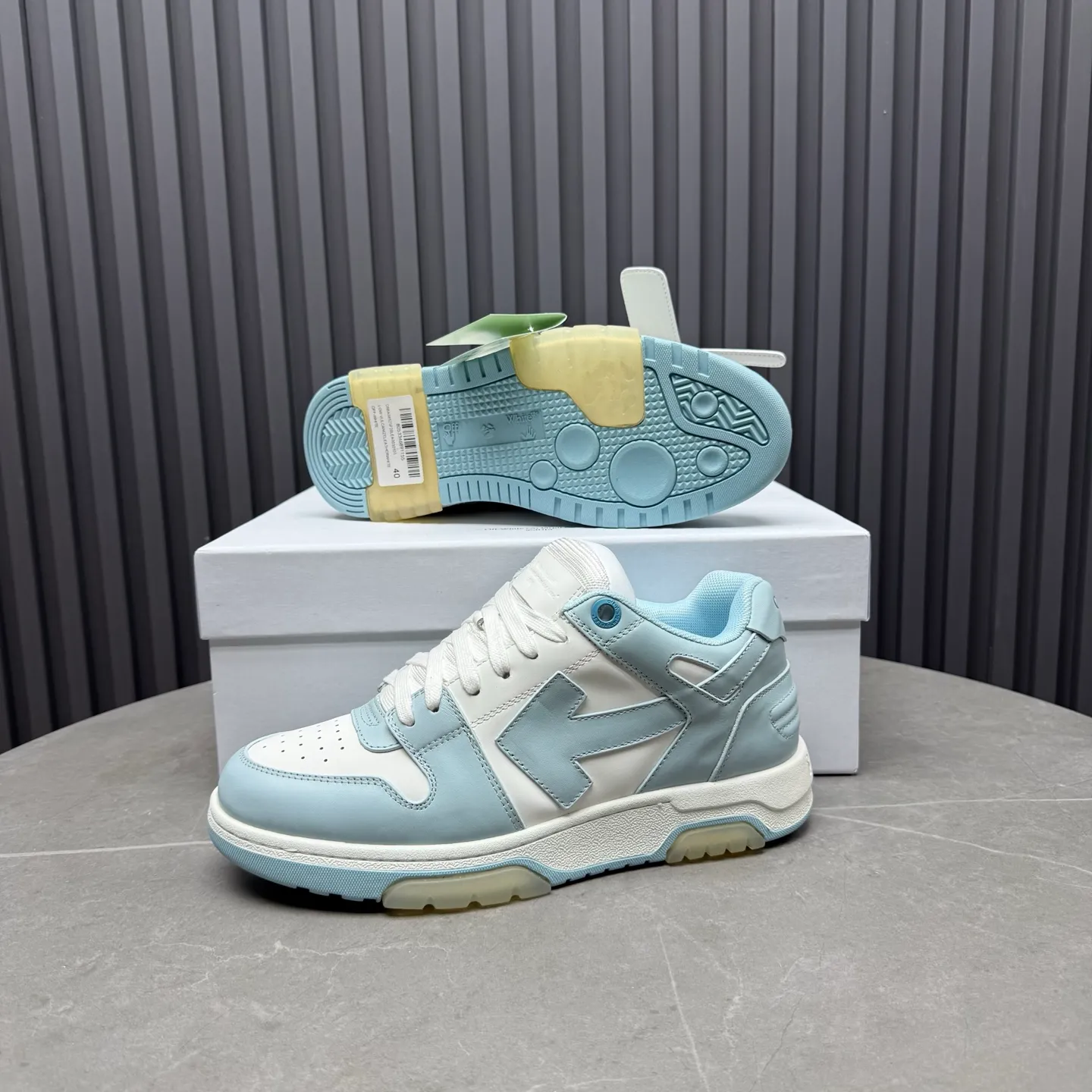 【off- white】P: 620💰Couple model👫, Size: 35-44 (Customized for men 38.45.46) High-quality version👊 "Out of office" series original molding, original lasting, production process 1:1 Original ➰OFF GRAY WHITE OW ➰ First-layer cowhide Imported skin-friendly and environmentally friendly polyester mesh Original molding high elastic and environmentally friendly molding pad Made with the original lasting process. The original molded rubber outsole (never yellows and deforms) has a super correct shape, bright color and strong three-dimensional effect👍. Packaging💯Full set of packaging synchronized with the official website (branded paper, certificate of quality, branded cloth bag)